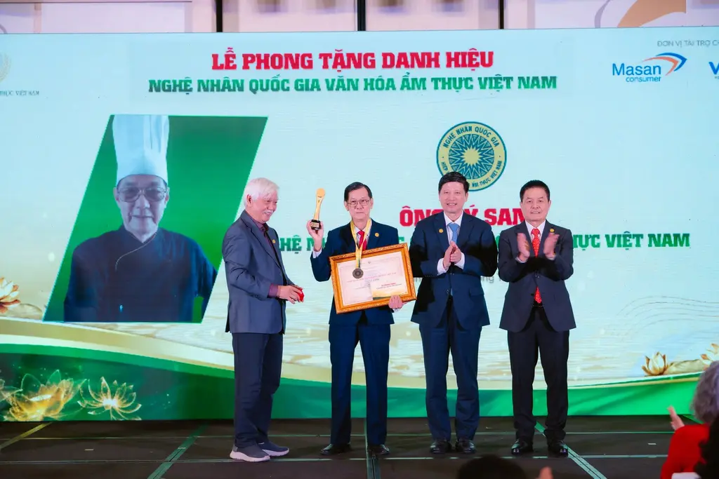 Trao danh hiệu "Nghệ nhân Quốc gia văn hóa ẩm thực Việt Nam" cho ông Lý Sanh