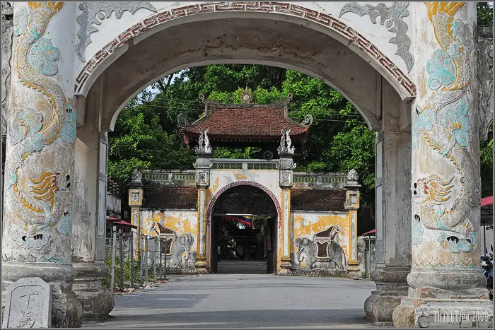 Cổng Đền Chùa Bà Tấm