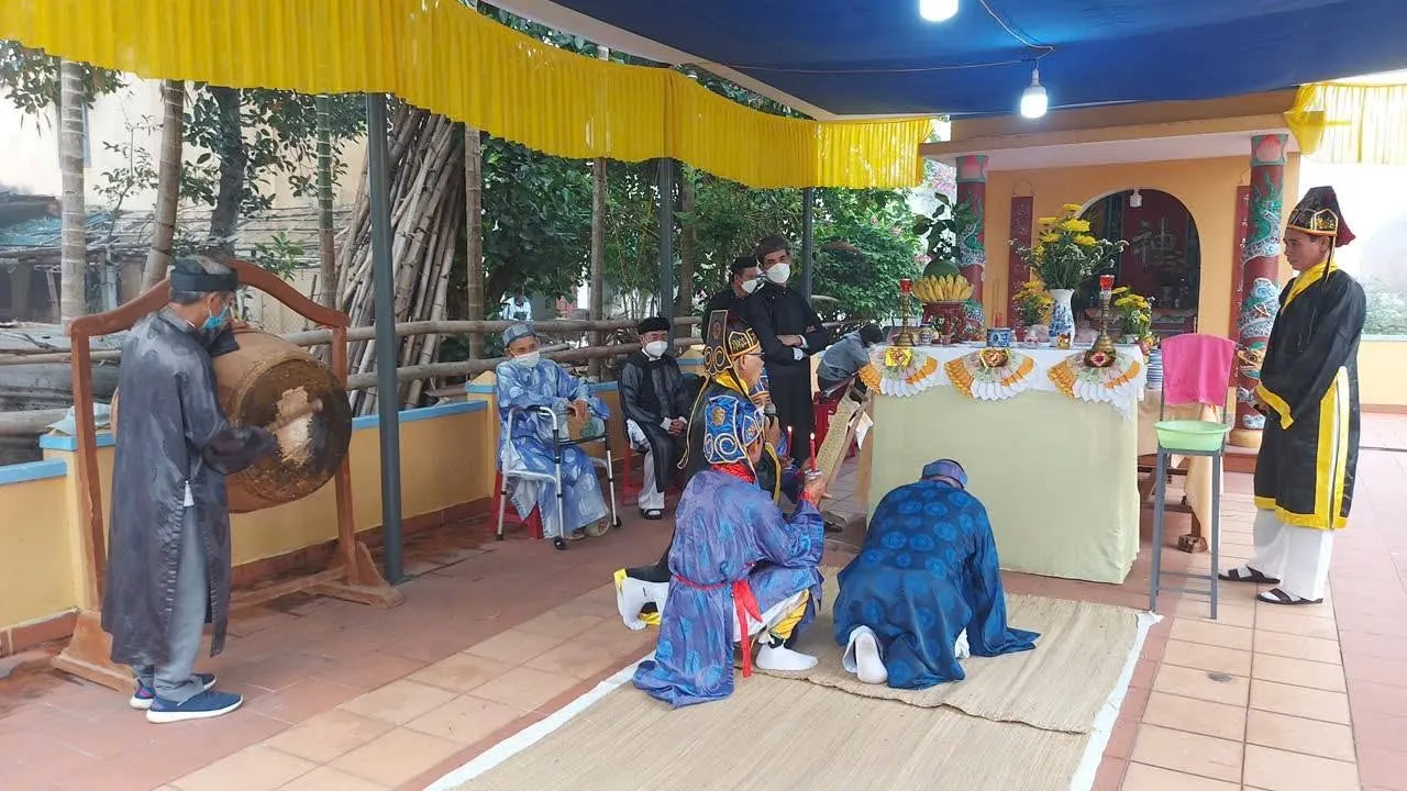 Lễ tế tại Lễ hội Tắt Bếp