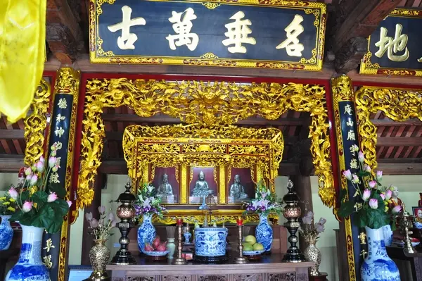 Chính điện Chùa Am