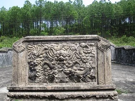 Bình phong đá tại Lăng Cơ Thánh