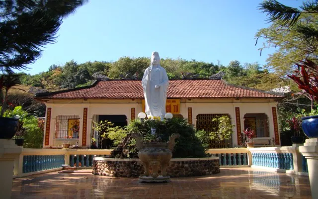 Cảnh quan Chùa Phù Dung