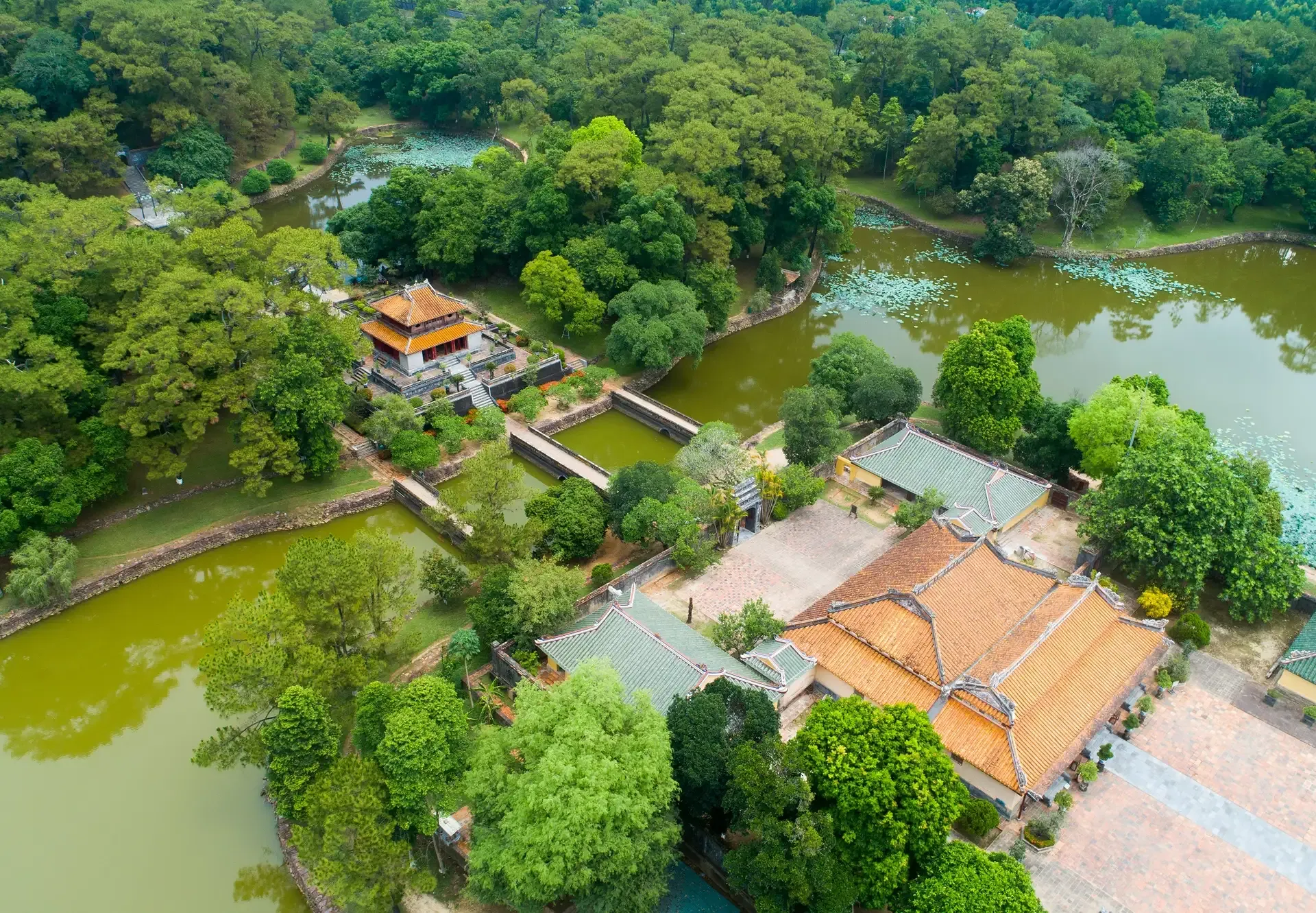 Toàn cảnh lăng Minh Mạng (Huế) nhìn từ trên cao