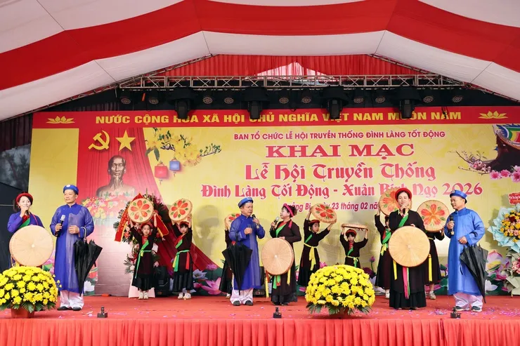 Văn nghệ truyền thống tại Lễ hội Đình Làng Tốt Động