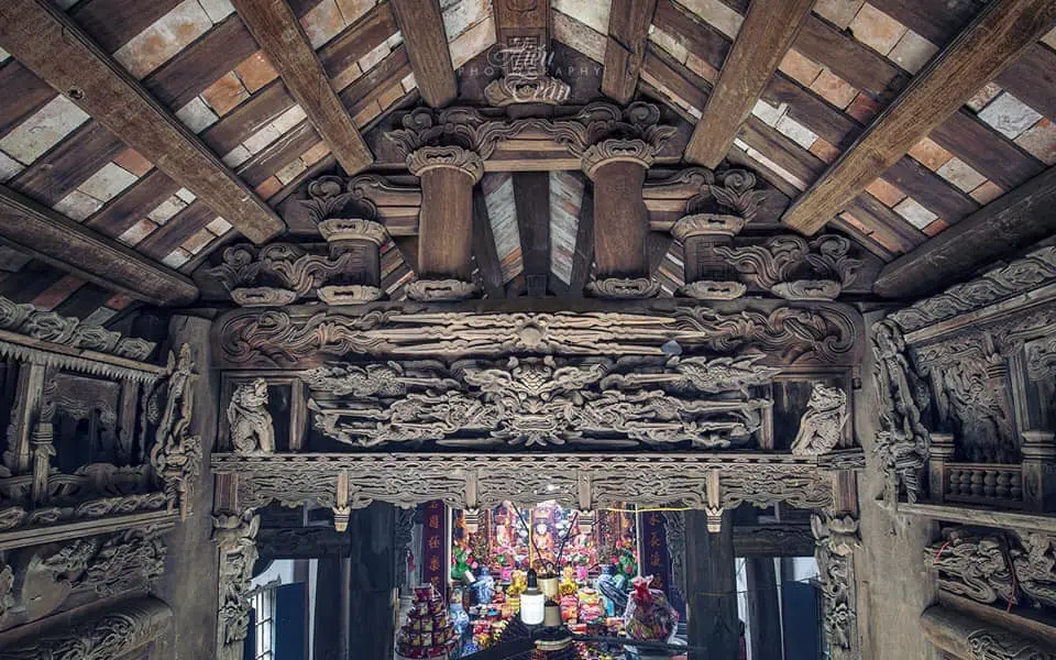 Bên trong Chùa Cổ Chất