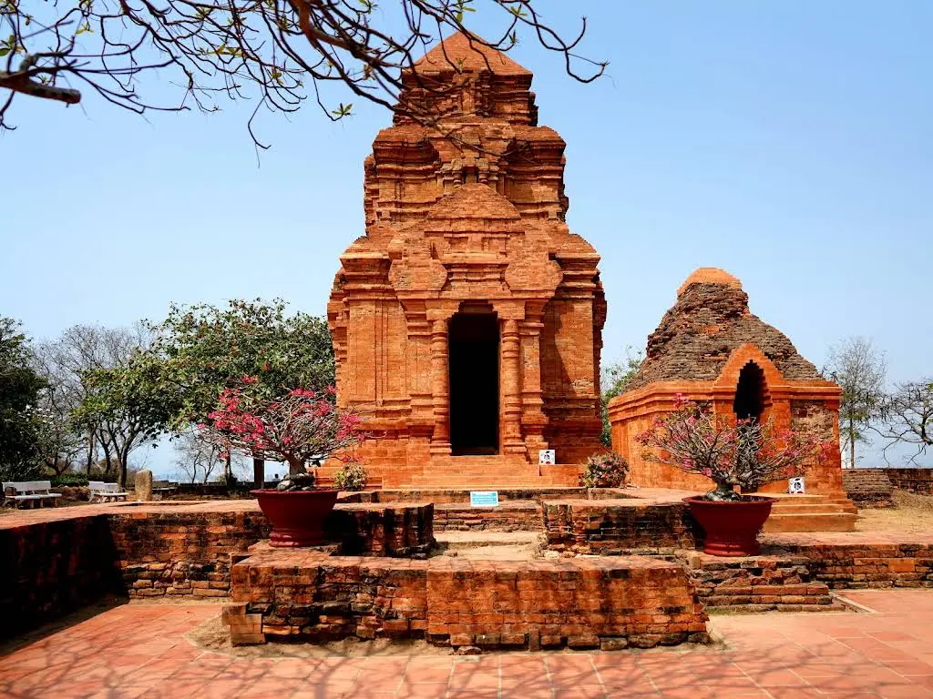 Cảnh quan di tích lịch sử văn hóa Tháp Po Sah Inư