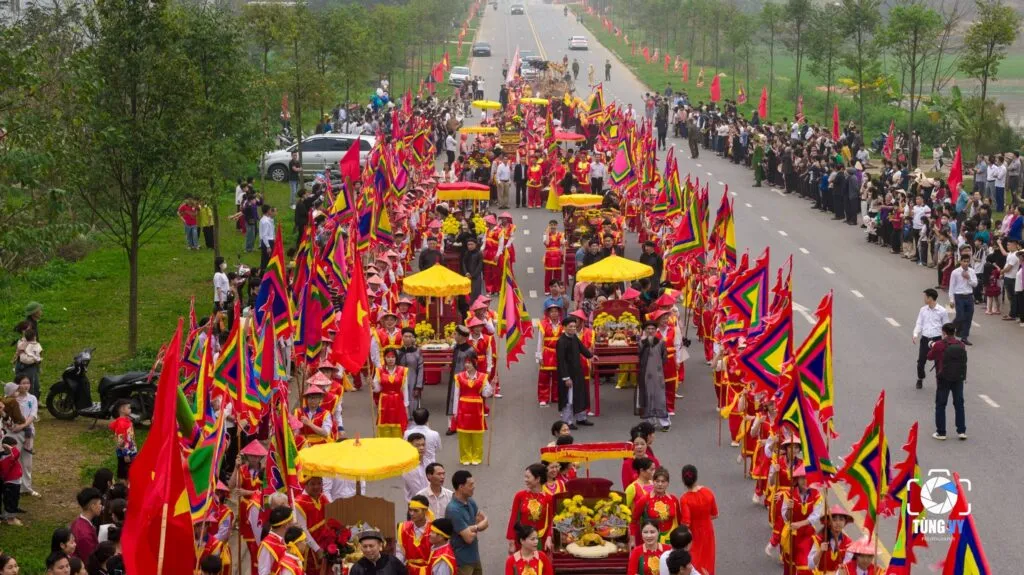 Quang cảnh đoàn rước tại Lễ hội rước Ông Khiu, Bà Khiu