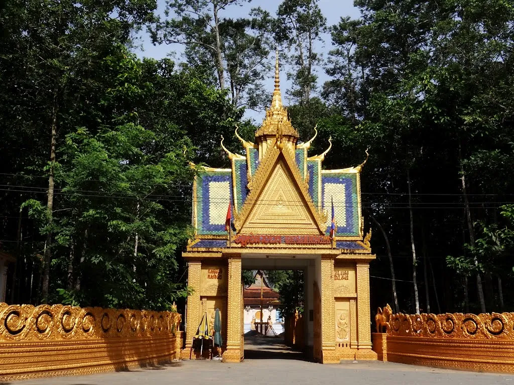 Cổng Chùa Sam Rông Ek