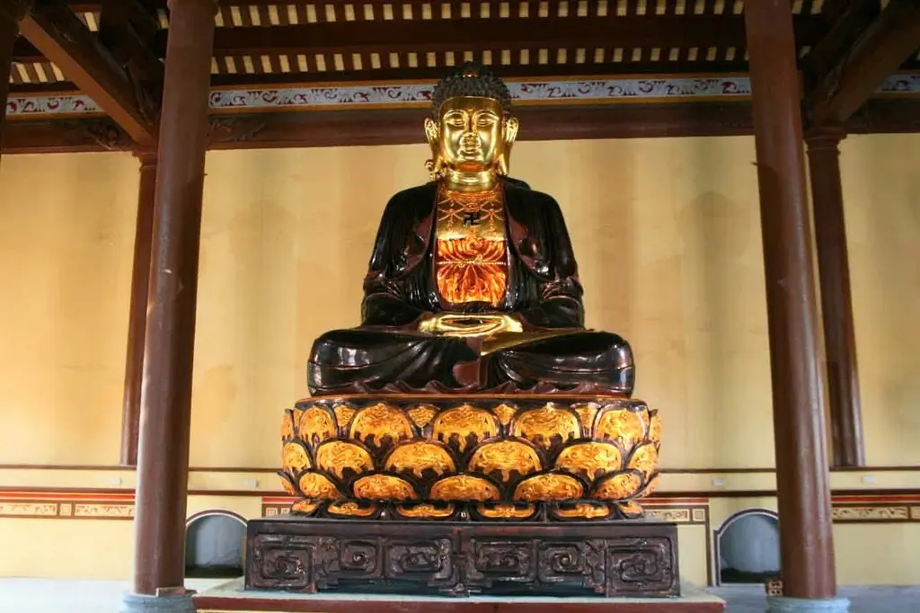 Tượng quan âm chùa Hoành Nha trong Khu Di Tích Hoành Nha
