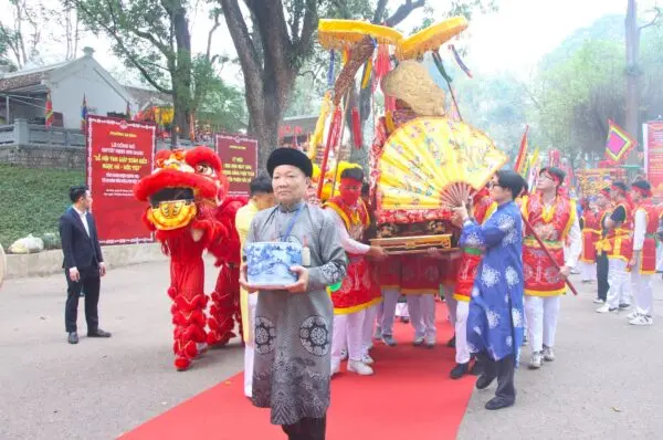 Nghi lễ rước Thánh “vi hành” tại Hội đình Ngọc Hà