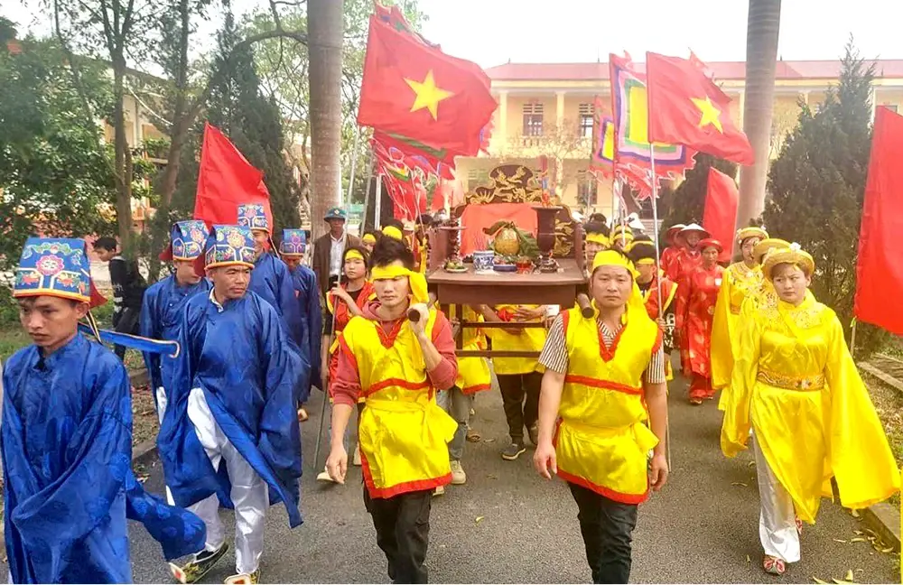 Lễ rước kiệu tại Lễ hội đình Thủ Rồng
