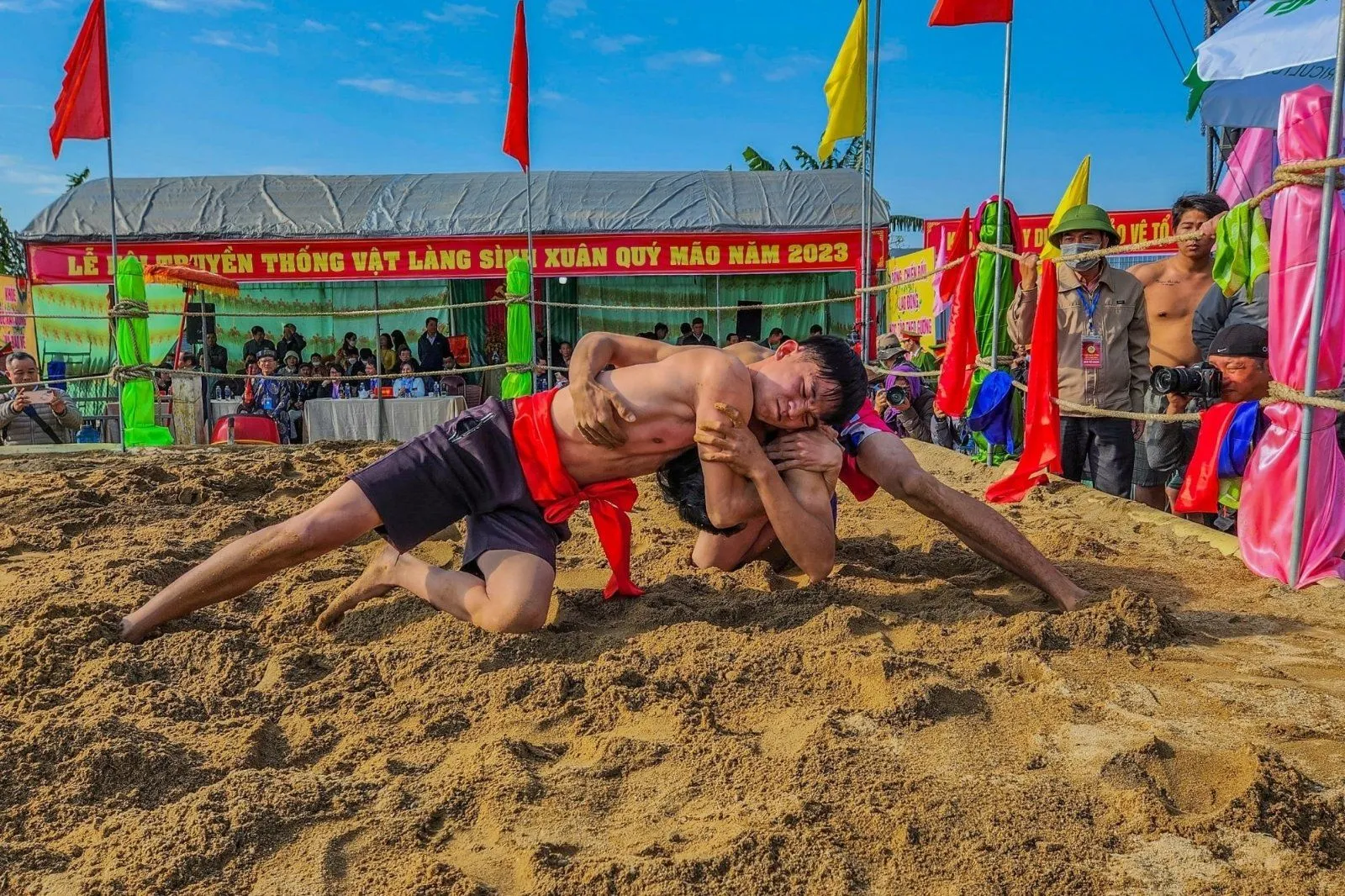 Hội Vật làng Sình
