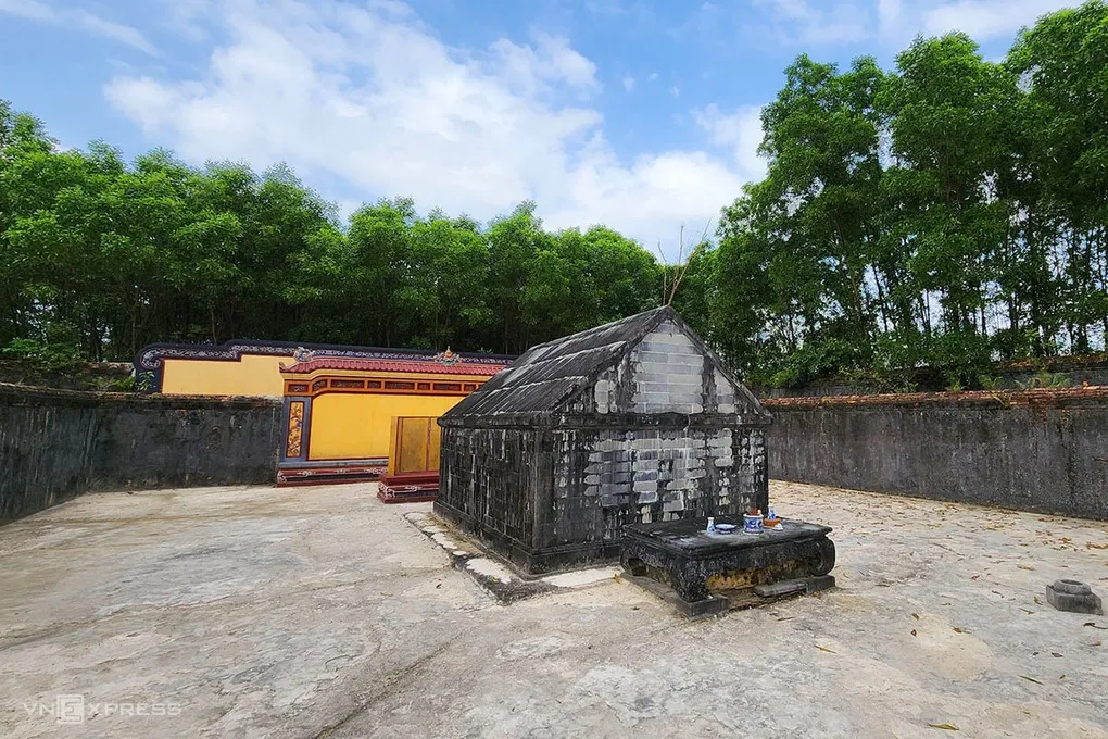 Bên trong Lăng Thoại Thánh