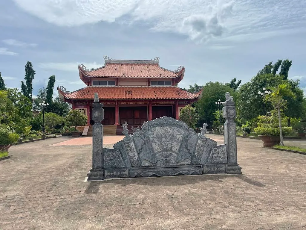 Cảnh quan di tích Từ Đường Bùi Thị Xuân