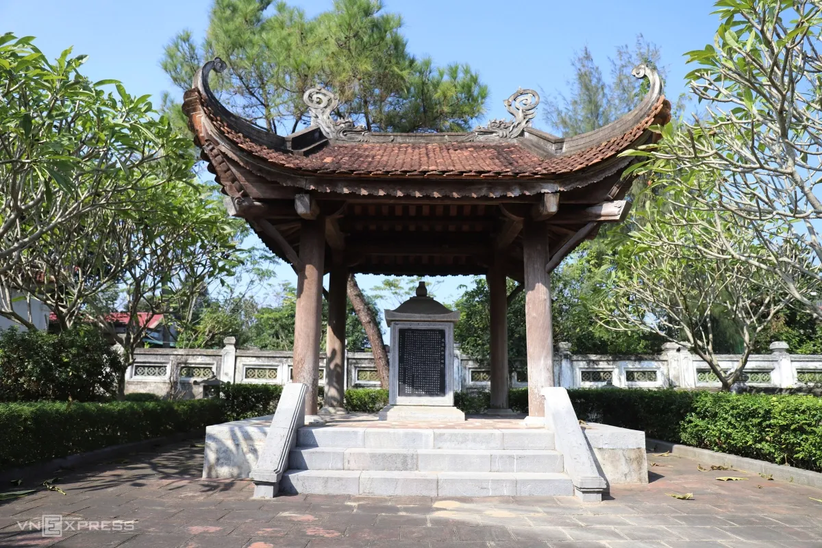 Nhà bia trong khu di tích Nhà Thờ Và Mộ Nguyễn Công Trứ
