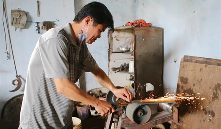 Công đoạn mài sắt