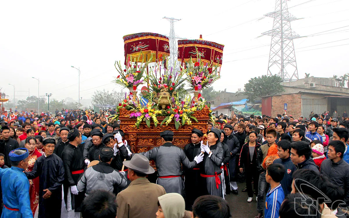 Lễ rước tại Hội làng La Dương