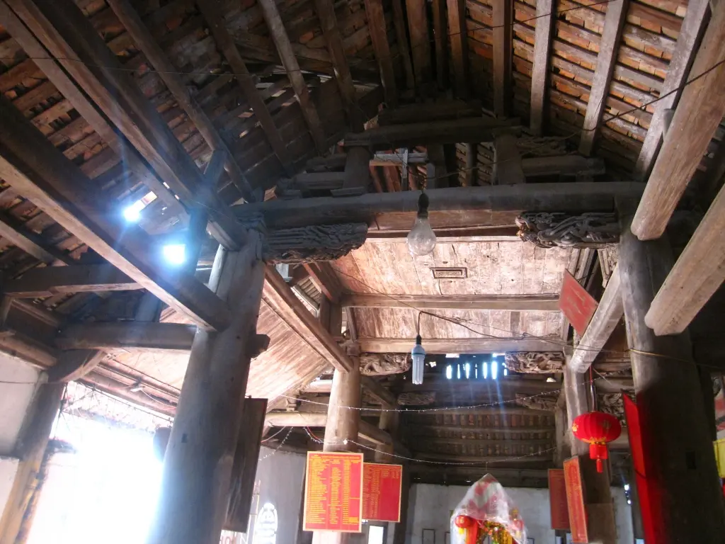 Không gian bên trong Đình Tiên Hường