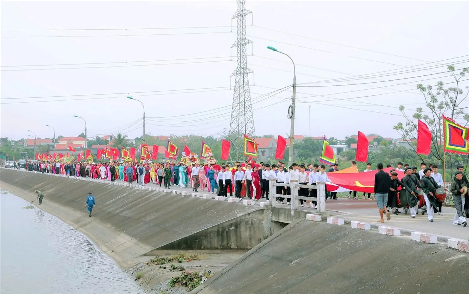 Quang cảnh lễ rước tại Lễ hội chùa Quỳnh Lâm