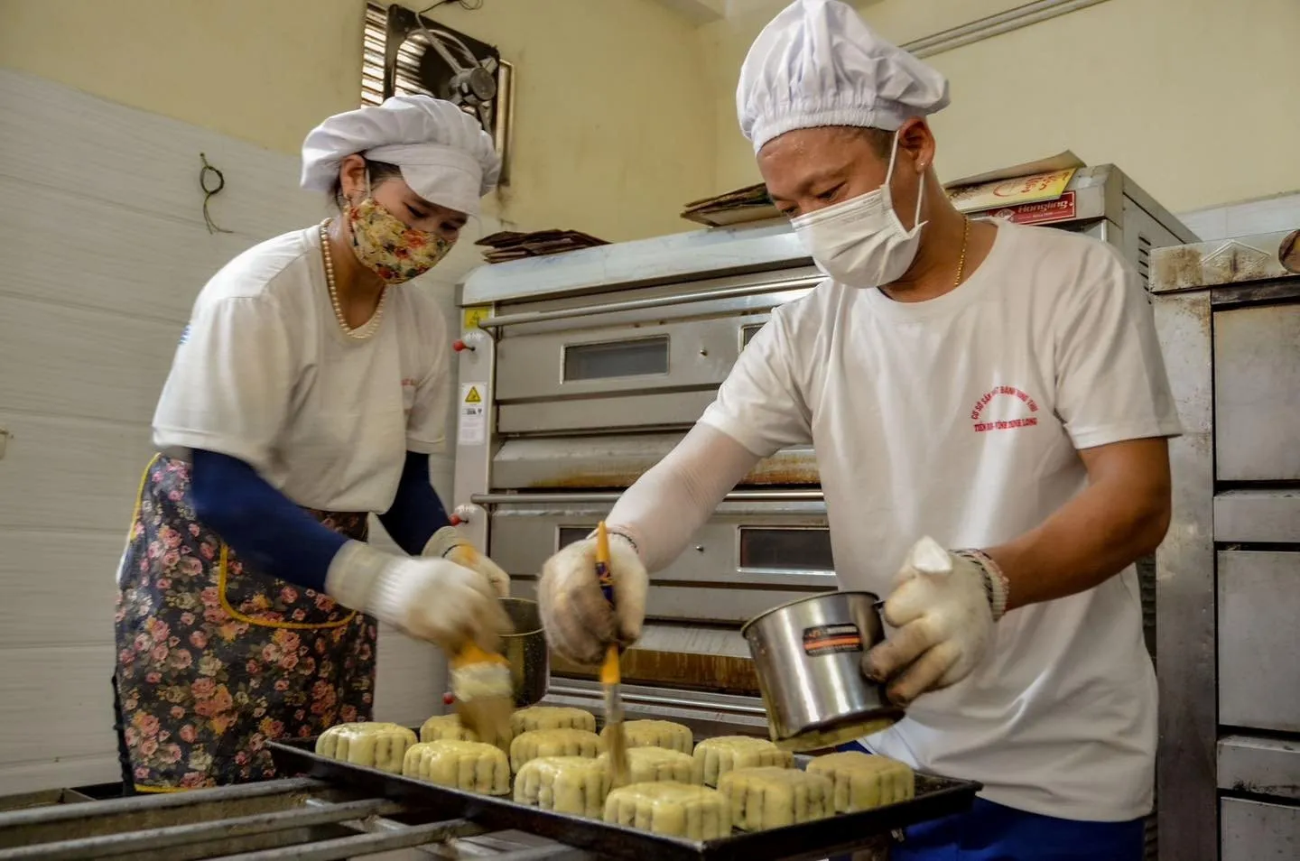 Công đoạn chuẩn bị nướng bánh trung thu của làng nghề Nội Am