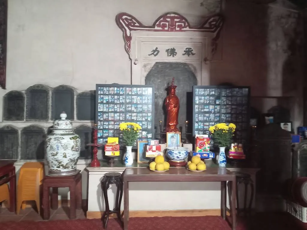 Cảnh quan bên trong di tích Chùa Châu Long