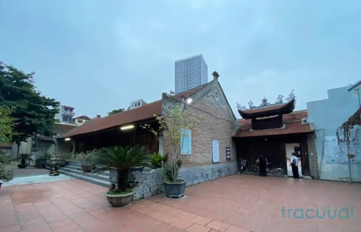 Khuôn viên Chùa Vạn Phúc