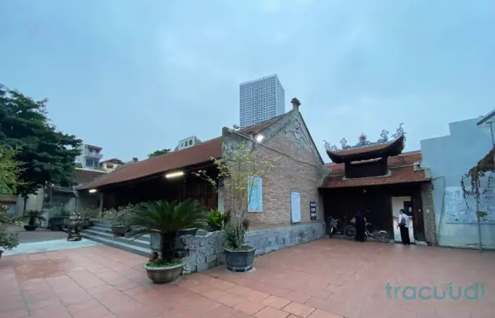 Khuôn viên Chùa Vạn Phúc