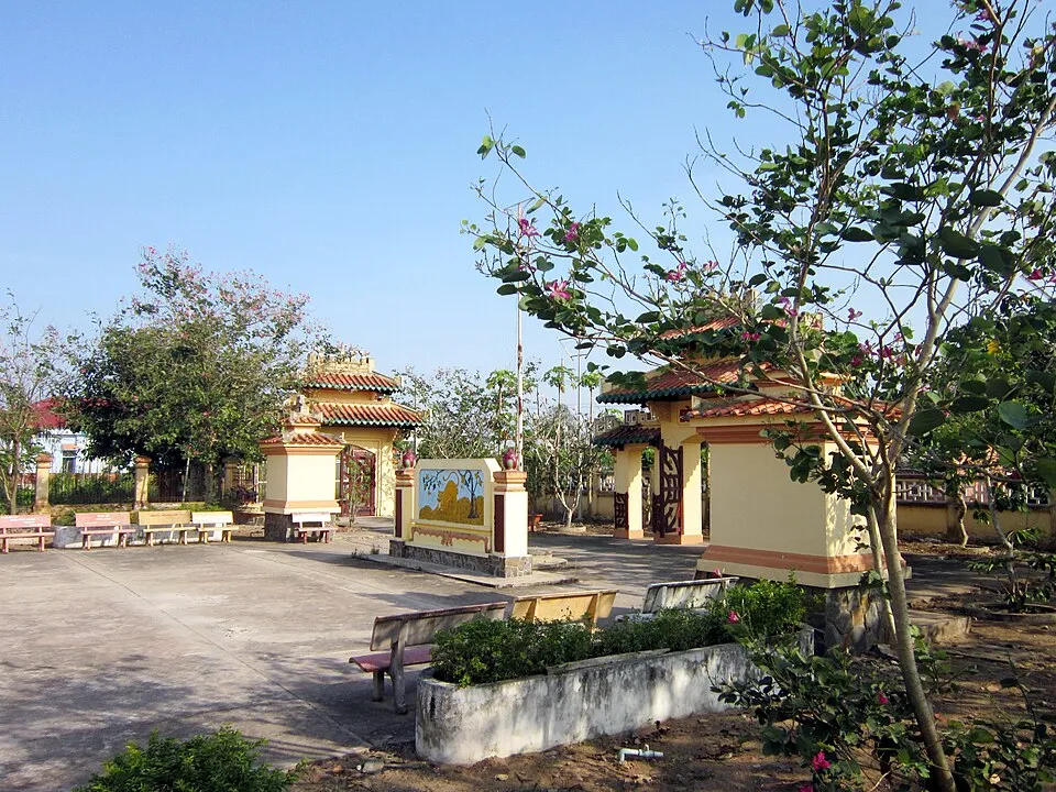 Sân Đình Tân Hoa