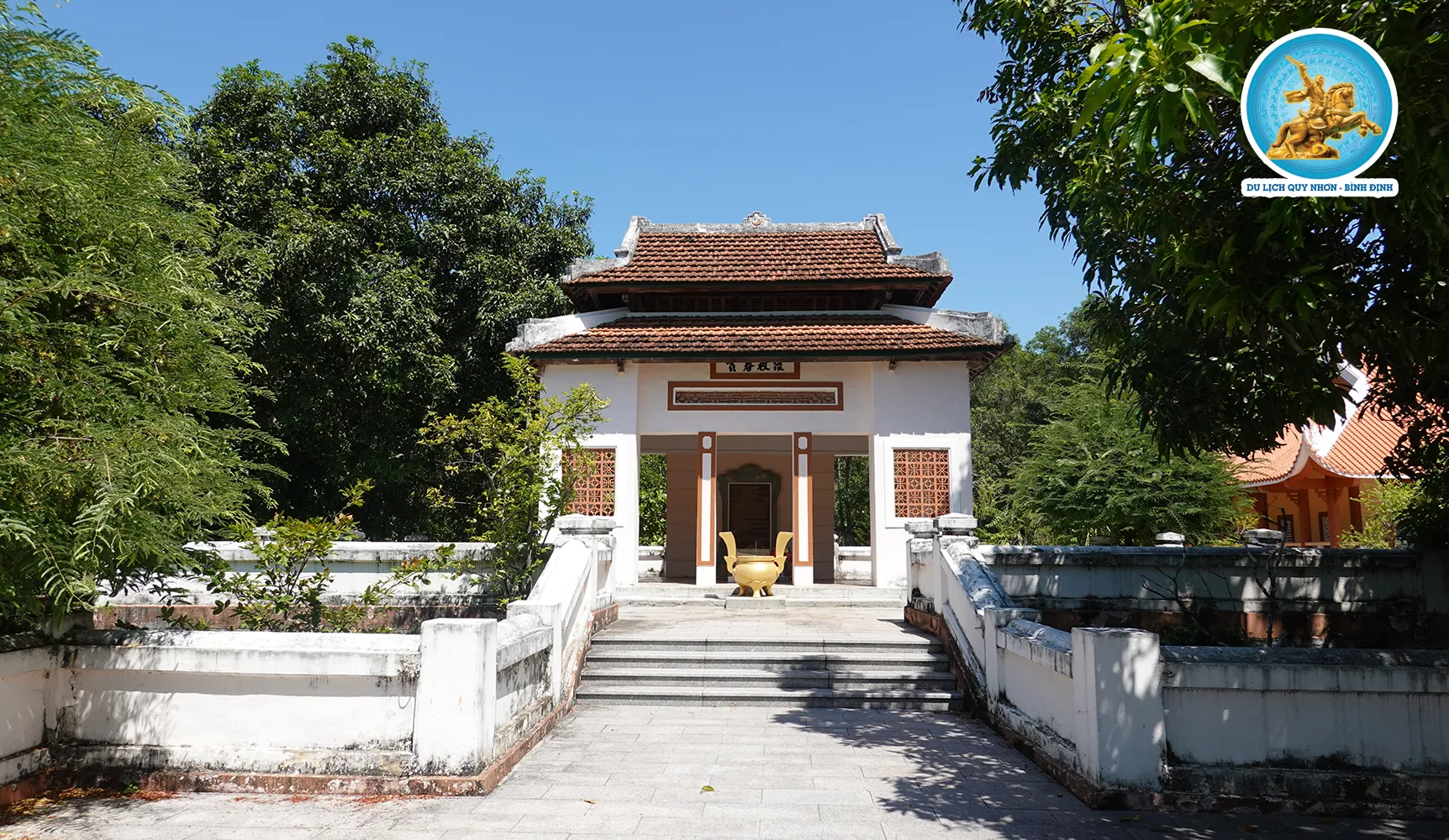 Cảnh quan Lăng Mai Xuân Tưởng