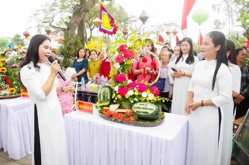 Hội thi cắm hoa tại Lễ hội Từ Thức