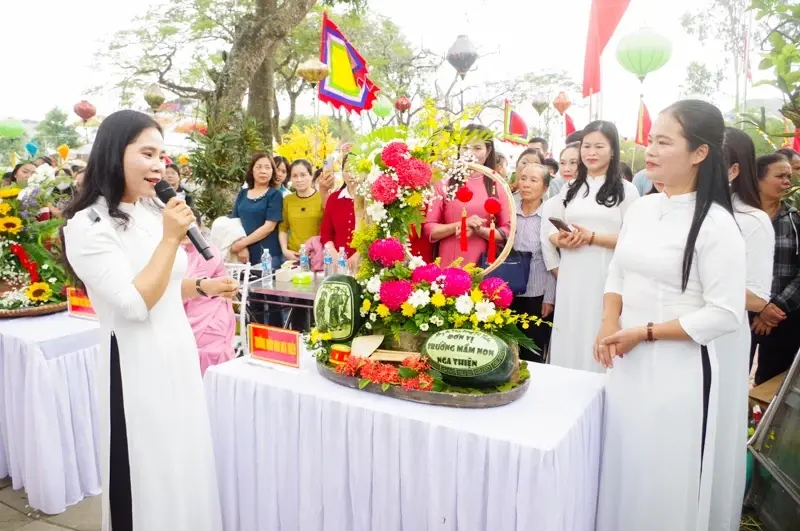 Hội thi cắm hoa tại Lễ hội Từ Thức