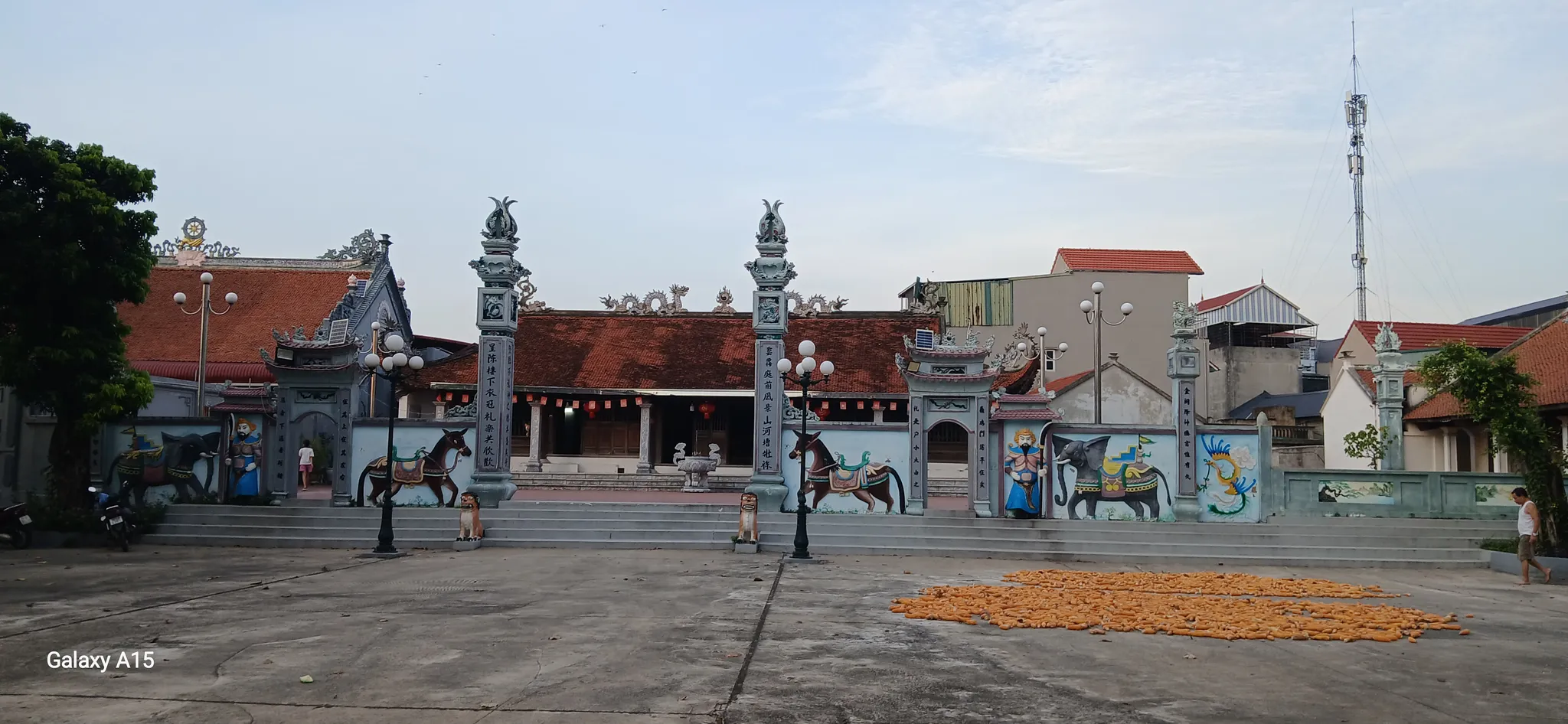 Cảnh quan trước đình làng Giáp Ngọ