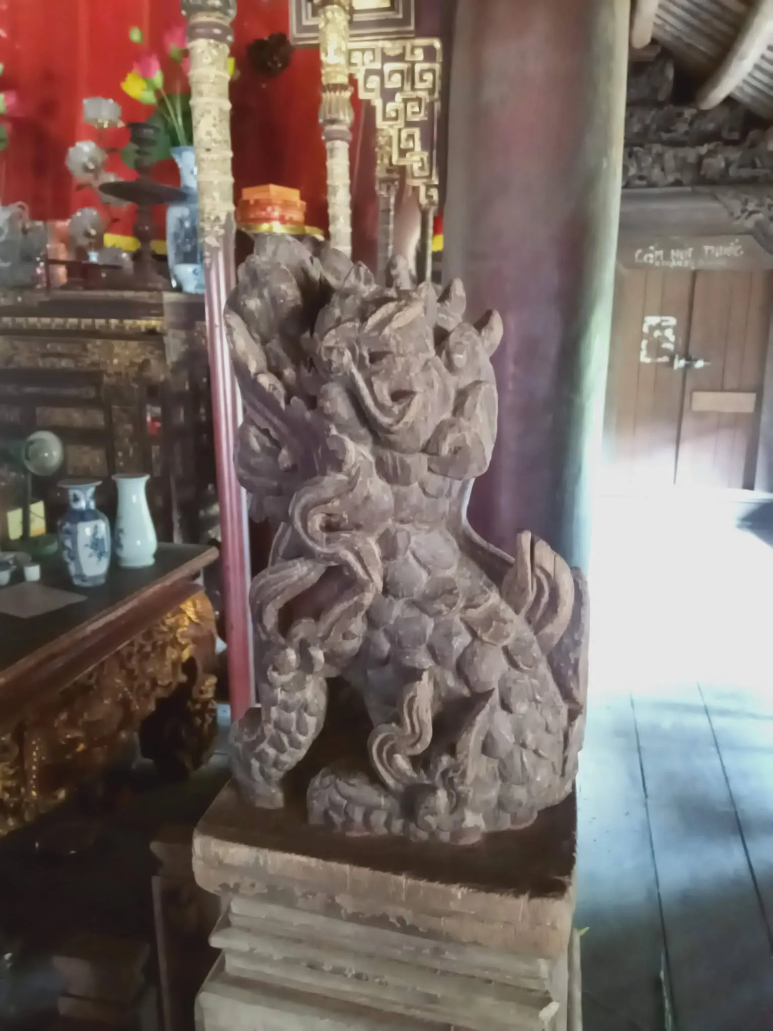 Linh vật trong đình Hữu Bằng