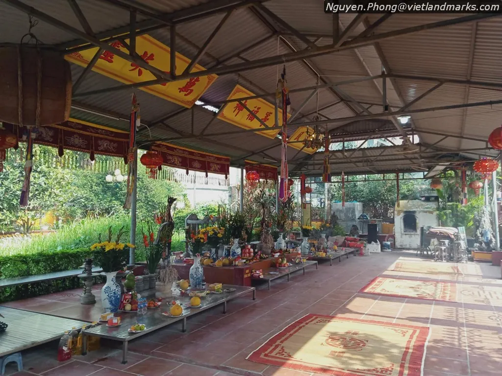 Không gian bên trong Lăng mộ Thám hoa Nguyễn Quý Đức