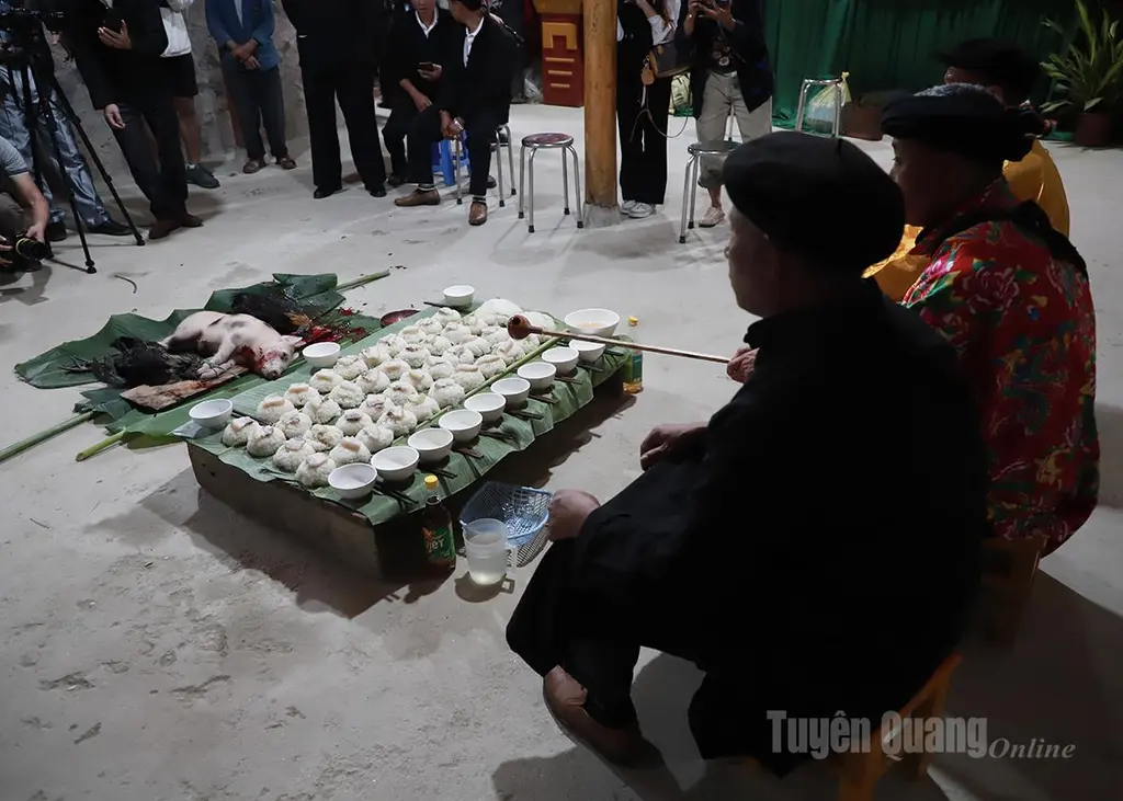 Tiến hành Lễ cúng tổ tiên người Lô Lô đen 140925