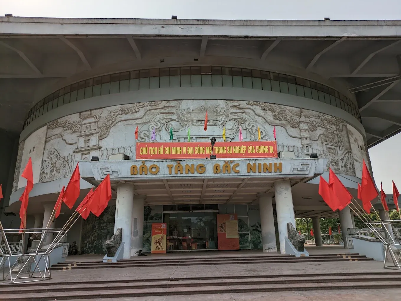 Mặt chính Bảo tàng Bắc Ninh