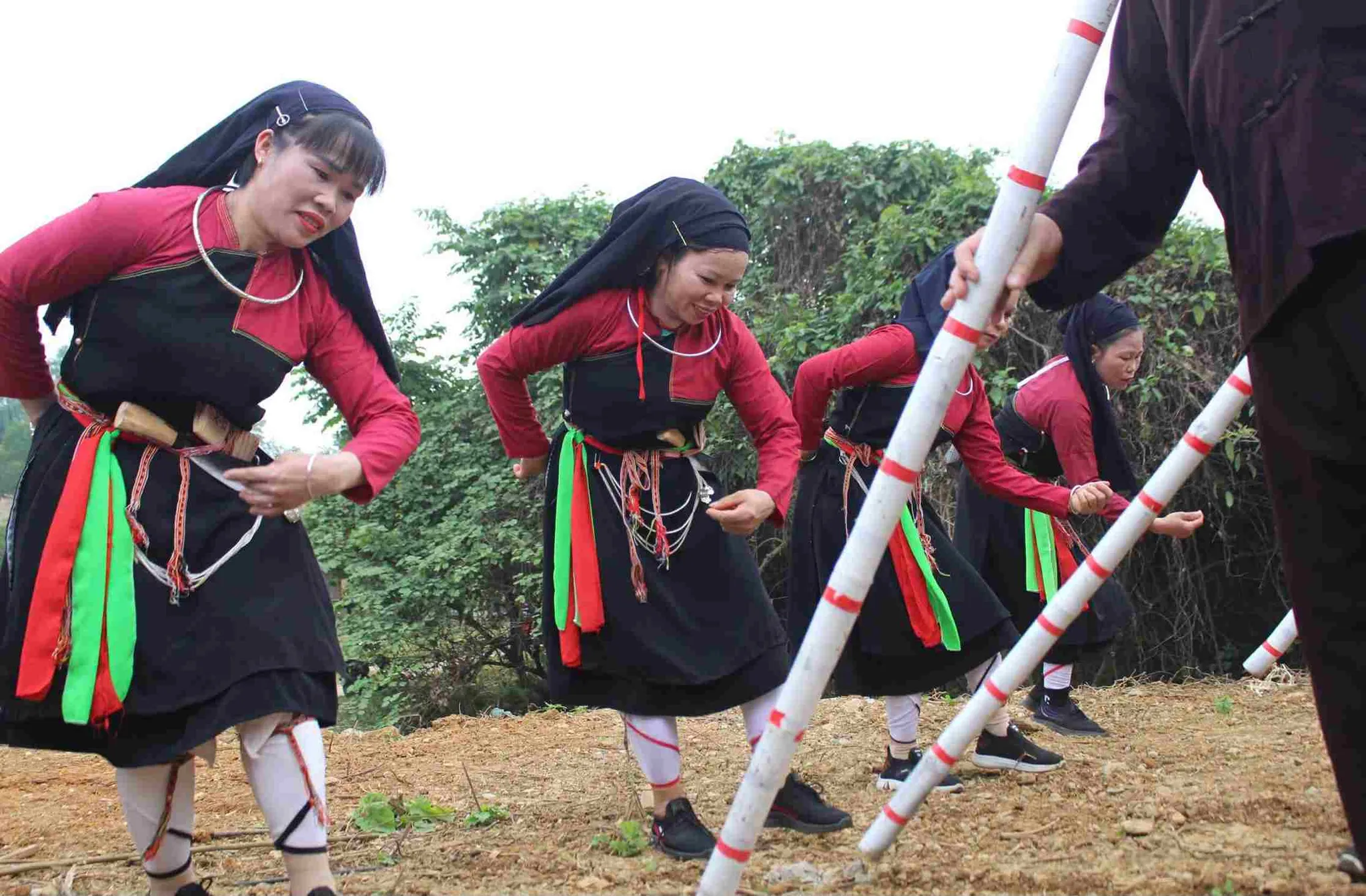 Nghi thức đi cày tại Lễ hội xuống đồng của người Cao Lan