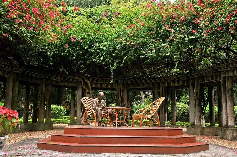 Di tích giàn hoa phủ Chủ tịch