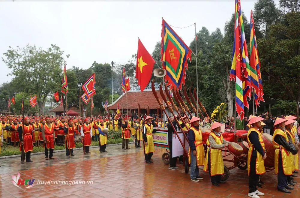 Nghi thức lộn quân tại sân Đền Quả Sơn