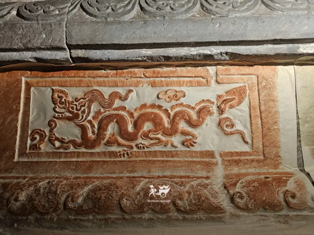 Bệ đá hoa sen Chùa Hương Trai