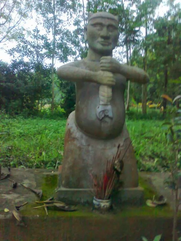 Tượng Phỗng đá quỳ tại Lăng Đa Bút