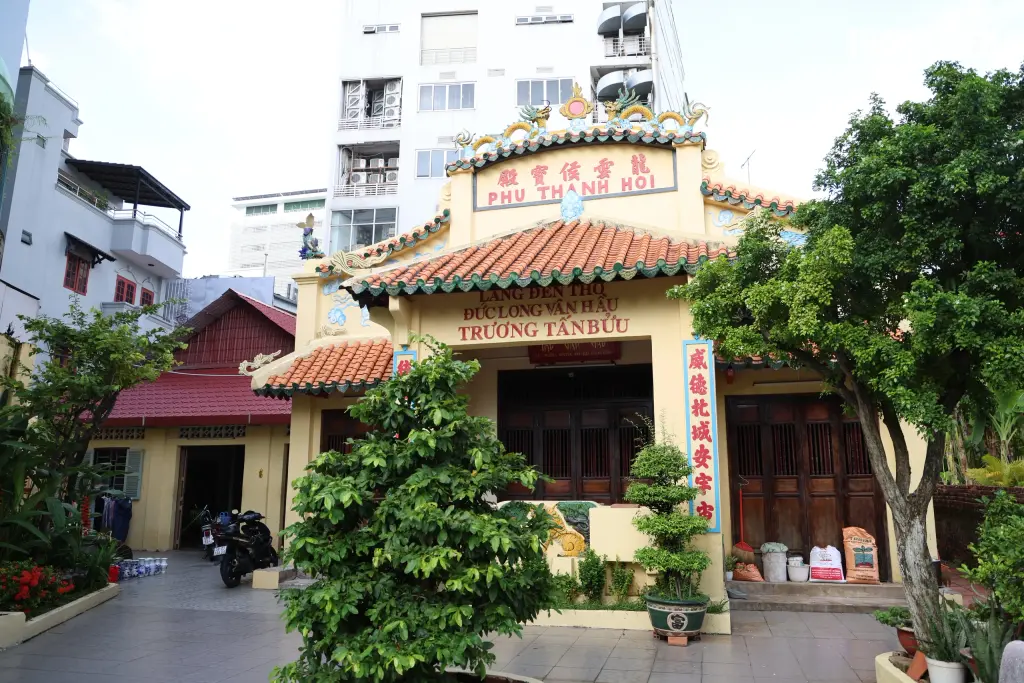 Lăng và Đền thờ Trương Tấn Bửu
