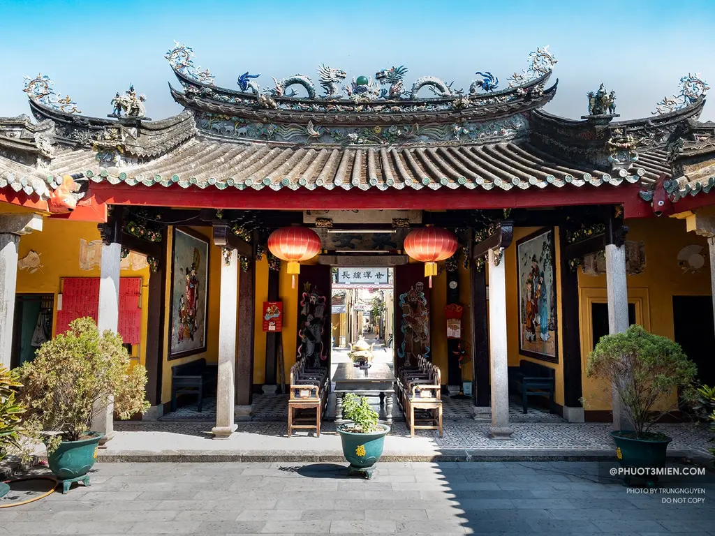 Phòng khách phía trước Hội quán