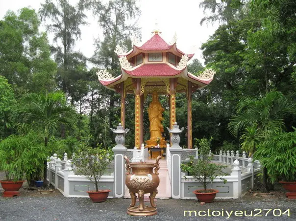 Tượng Quan Thế Âm Bồ Tát tại Chùa Tôn Thạnh