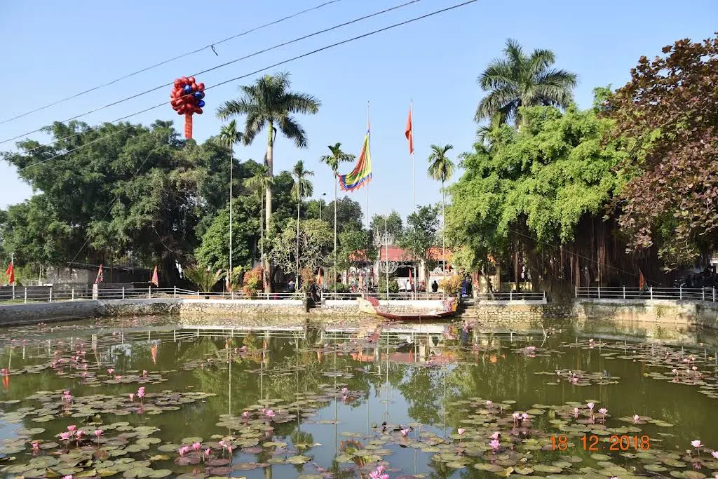 Không gian cảnh quan di tích Đình Yên Sơn (đình Dưới) nhìn từ xa