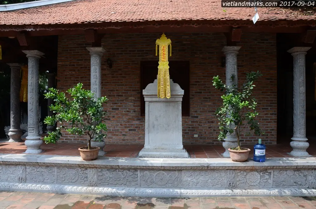 Bia đá tại Chùa Hòe Nhai