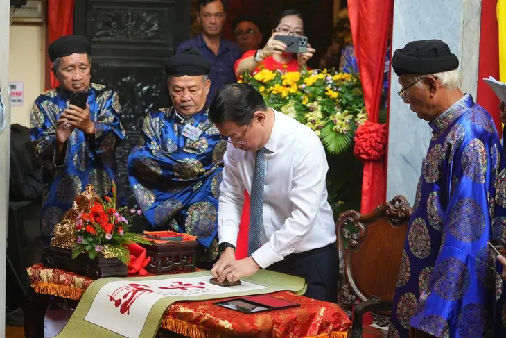 Nghi lễ khai ấn tại Lễ Khai hạ - Cầu an Lăng Lê Văn Duyệt