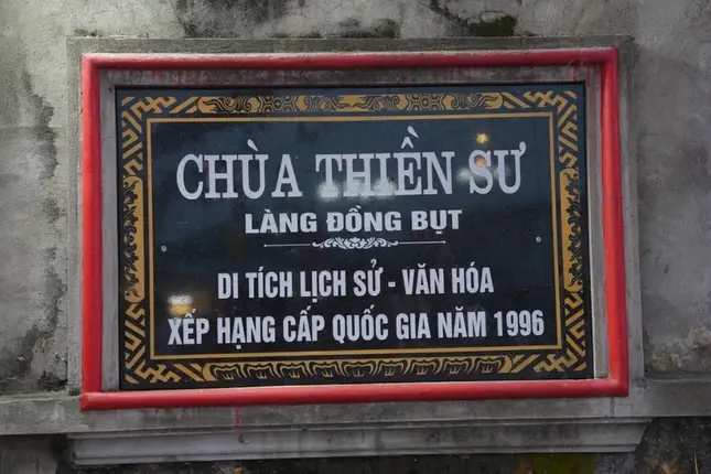 Biển tên di tích Chùa Đồng Bụt