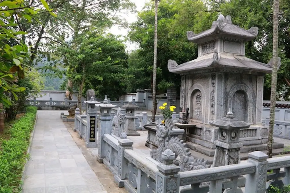 Lăng mộ của vua Trần Thái Tông - Vị vua đầu tiên của Vương Triều Trần tại Đền Thái Vi