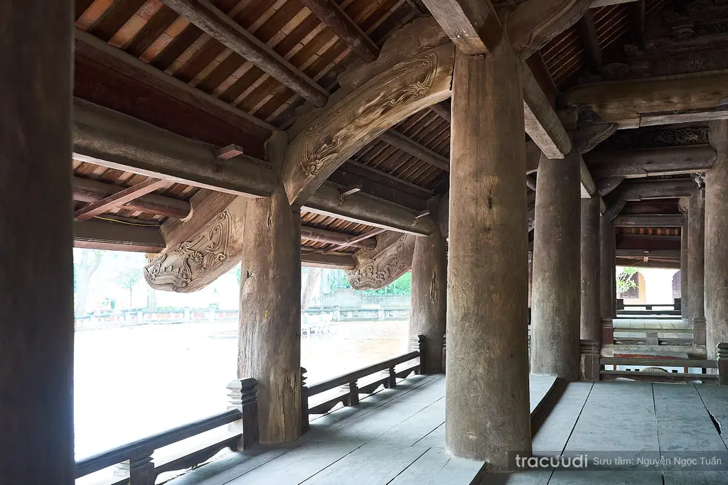 Cảnh quan kiến trúc Đình Chu Quyến